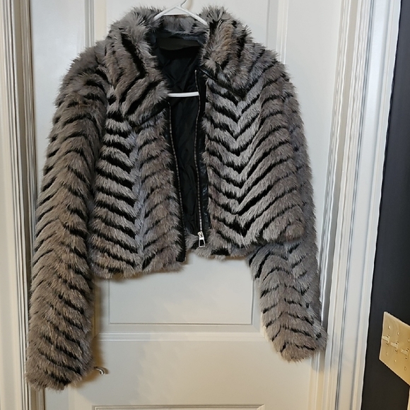Gray Faux Fur Women's Jacket - Picture 2 of 4